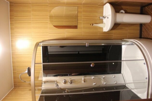 Three Capitals Hostel - Photo5