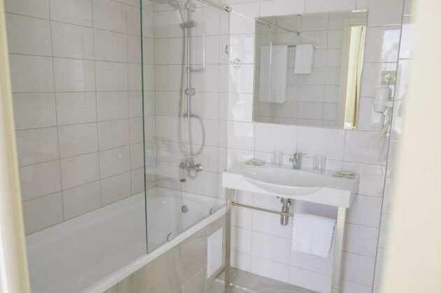 Central Inn Conference Hotel - Photo4
