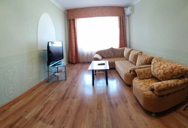 Apartment Kvartirniy Vopros on Artema 128 - Photo4