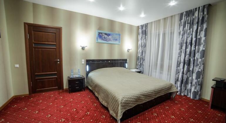 Hotel Riviera Surgut - Photo2