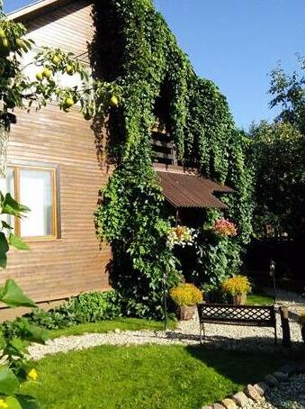 Guest House On Tsvetochnaya