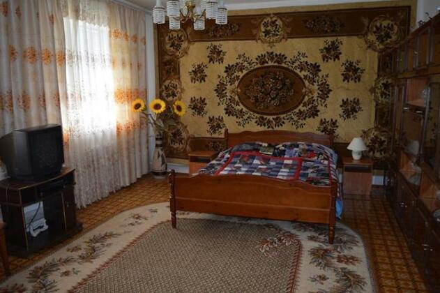 Guest House V Gostyah U Yuli - Photo3