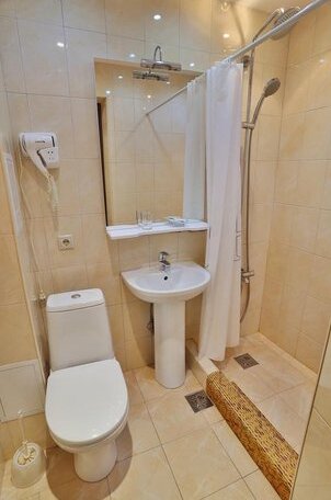 Neftyanik Hotel Tyumen - Photo2