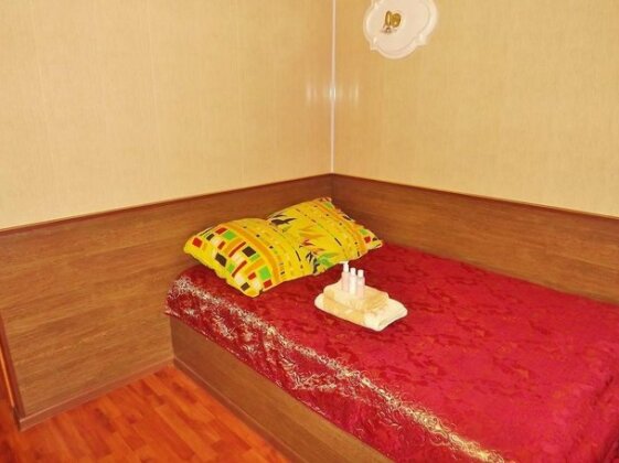 Eight Guests Hotel Ukhta - Photo2