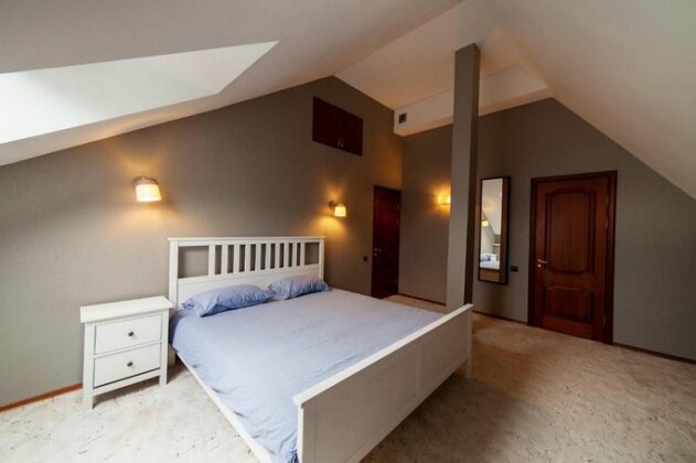 2 Level 4bd 2ba Downtown Apartment - Photo2