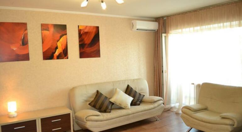 Apartment Na Prospekte 100 Let - Photo4