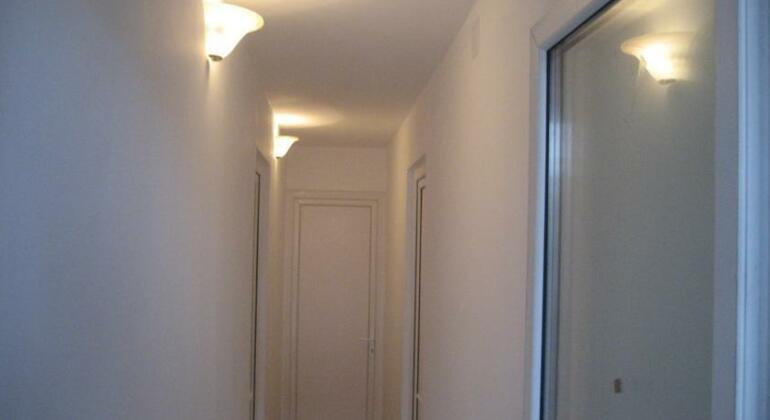 9 May Hotel - Photo3