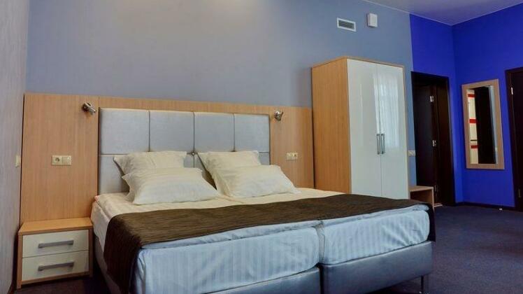Prestige Hotel Seven Kings - Photo4