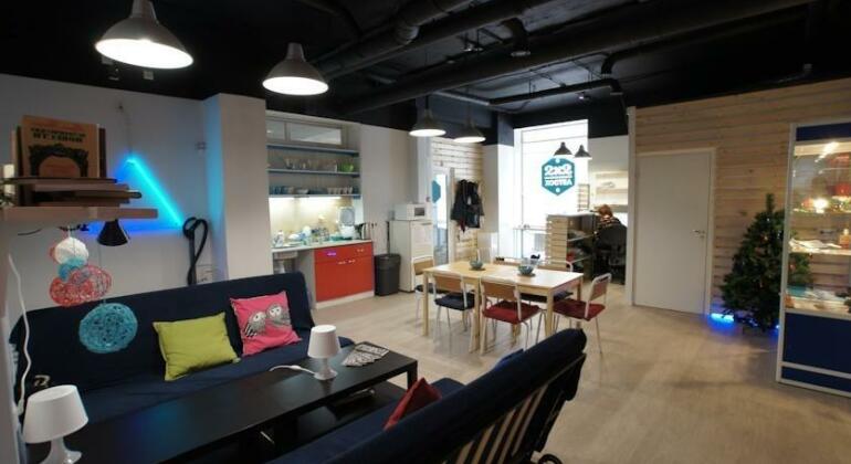 2x2 Hostel - Photo3