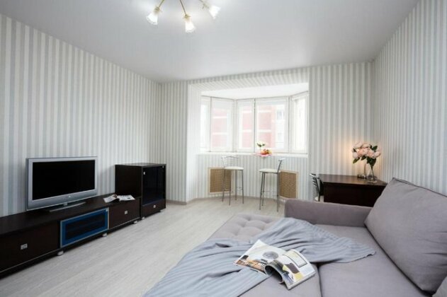 Bright Apartment Yekaterinburg - Photo2