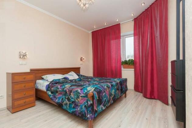 V Yekaterinburge Na Uralskoy 57 3-Bedroom Apartaments