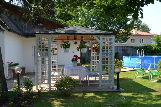 Vacation Home on Brovtseva - Photo2