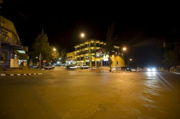  Photo 2