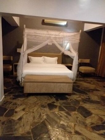La Villa Cafe & Suites - Photo2