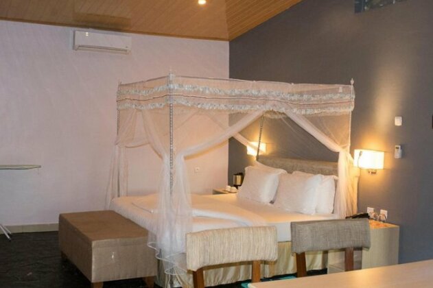 La Villa Cafe & Suites - Photo3