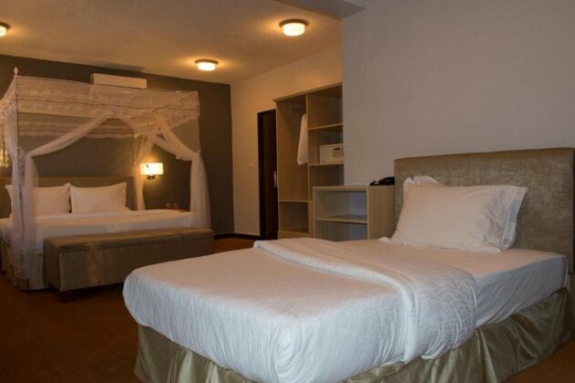 La Villa Cafe & Suites - Photo5