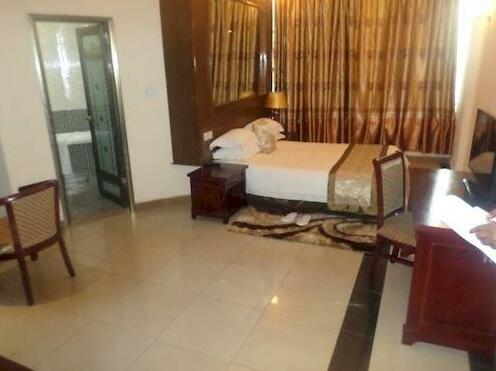 Mirror Hotel - Photo2