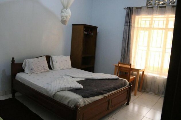 St Etienne Guest House - Photo2