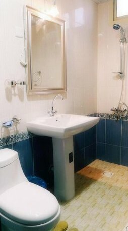 Queen Furnished Units - Photo2