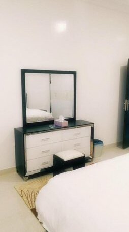 Queen Furnished Units - Photo3