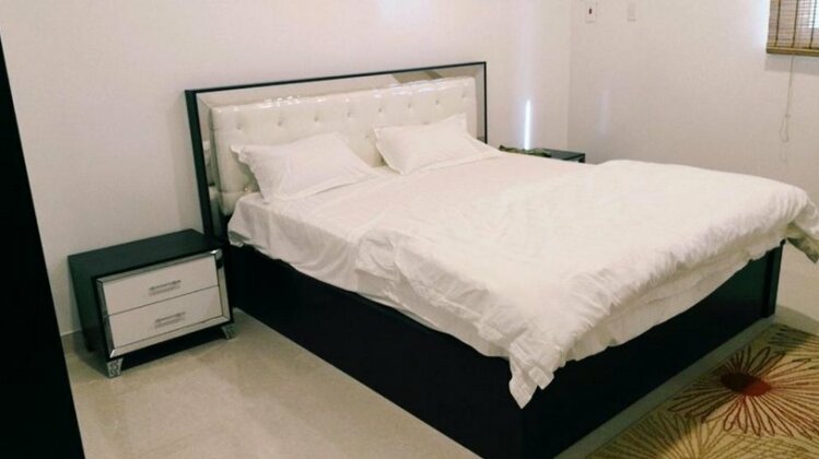 Queen Furnished Units - Photo4
