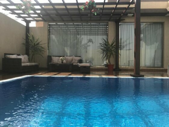 Mooyah resort