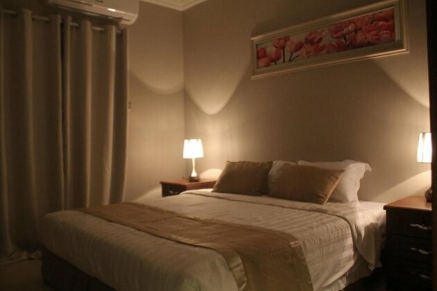 Gulf Breeze Hotel Apartments - Photo2