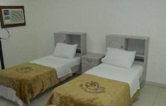  Photo 1