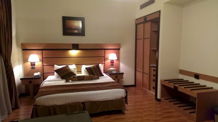 Avail Grand Hotel & Suites - Photo4
