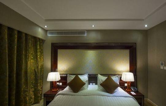 La Fontaine Royal Hotel - Photo2