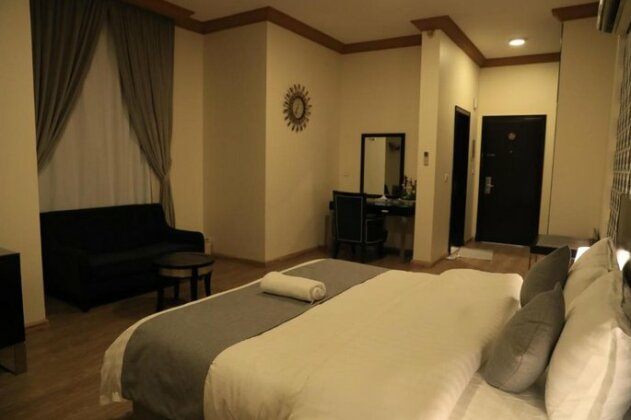 Maria Furnished Apartments - Photo2