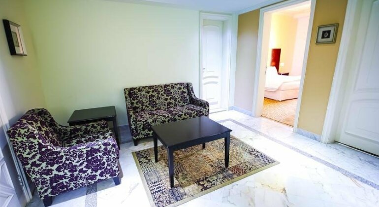 Rose Garden Hotel Suites - Photo5