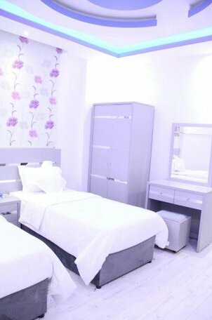 Bule Palace Tower - Photo4