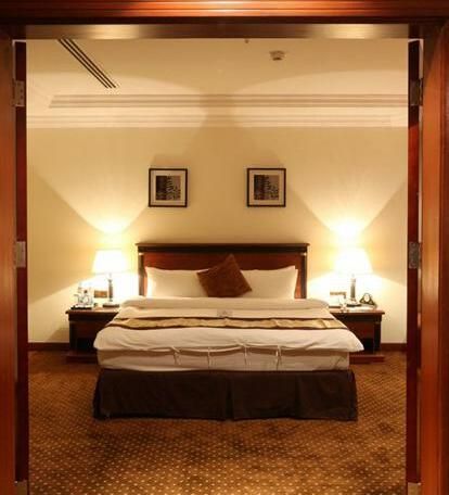 Crown Tower Hotel - Photo2