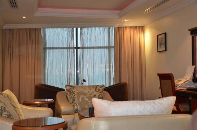 Crown Tower Hotel - Photo4