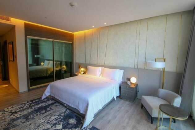 Views Hotel & Residences - Photo4