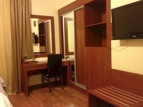 Luxurious Al Rawdah Suites - Photo4