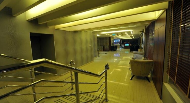 Al Janaderia Suites 7 - Photo3