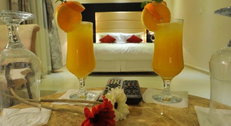 Al Janaderia Suites 7 - Photo5