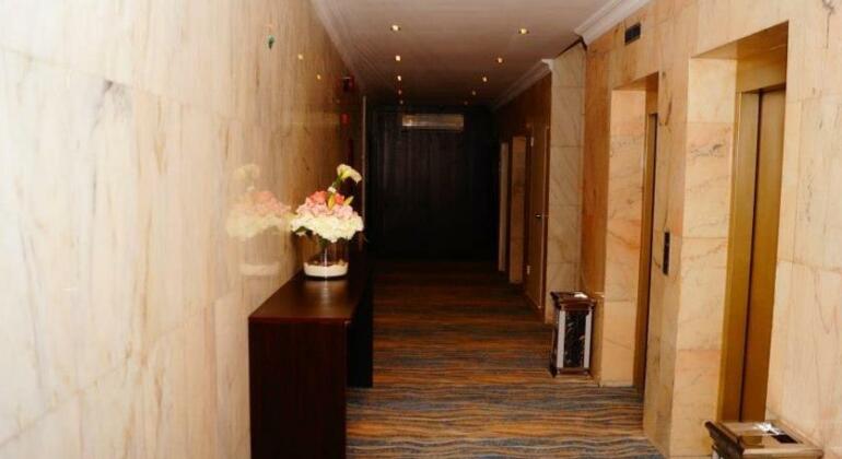 Plaza Inn Hotel & Suites - Photo2