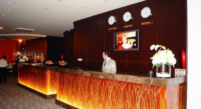 Plaza Inn Hotel & Suites - Photo3