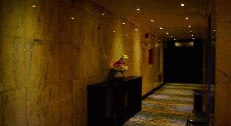 Plaza Inn Hotel & Suites - Photo4