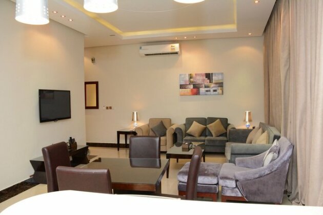 Topaz Suites - Photo2
