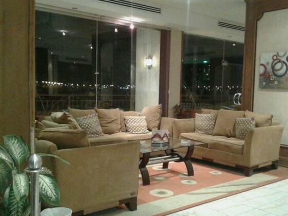 Royal Tower Furnished Suites - Photo3