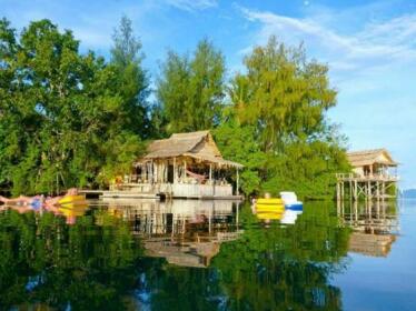 Oravae Island Cottages