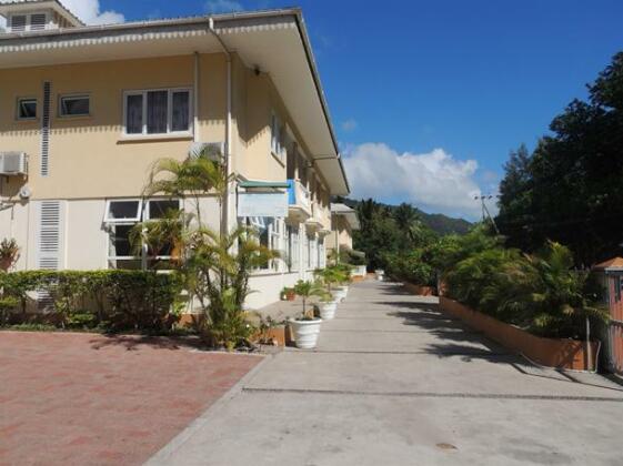 Reef Holiday Apartments - Photo3