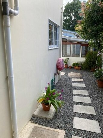 Flower Garden Self-Catering Apartments - Photo3
