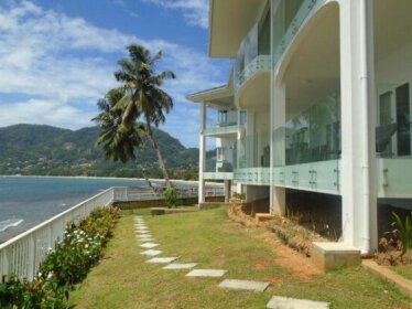 VallonEnd Beachfront villa with excellent view