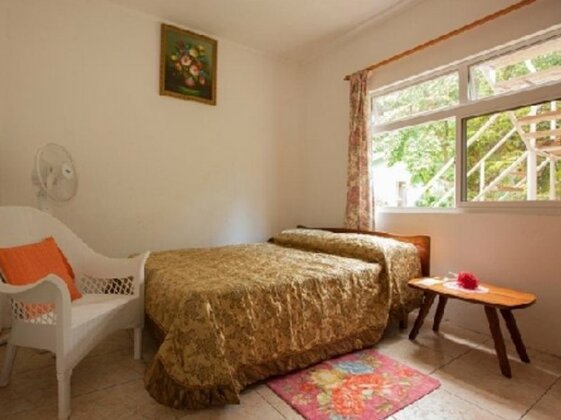 Jeanny's Self Catering Apartments - Photo2