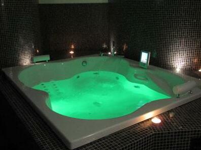 IQ Suites - Photo2